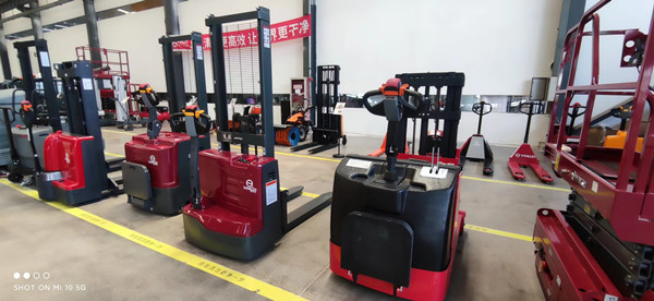 怎么操作电动堆高车